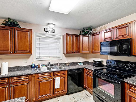 5th image of 1807 Crescent Dr