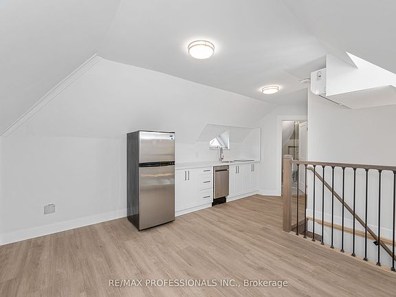 5th image of 388 Wilson St #3