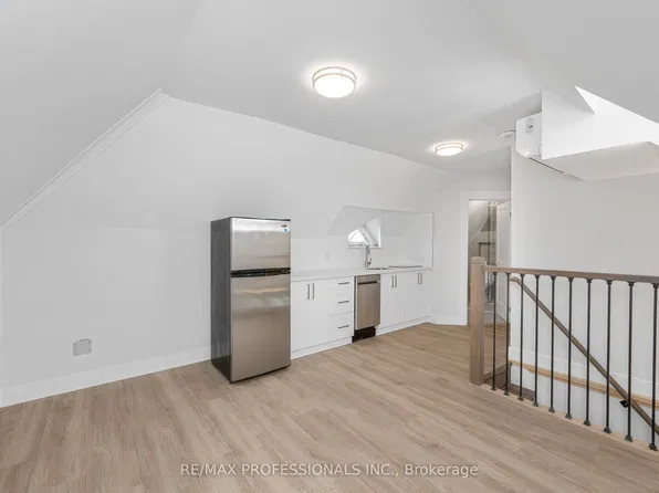 388 Wilson St #3, Hamilton, ON L8L 1S9