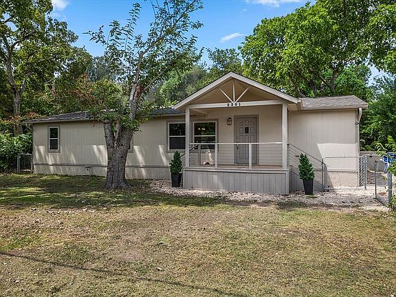 3rd image of 2301 Sumac Ln