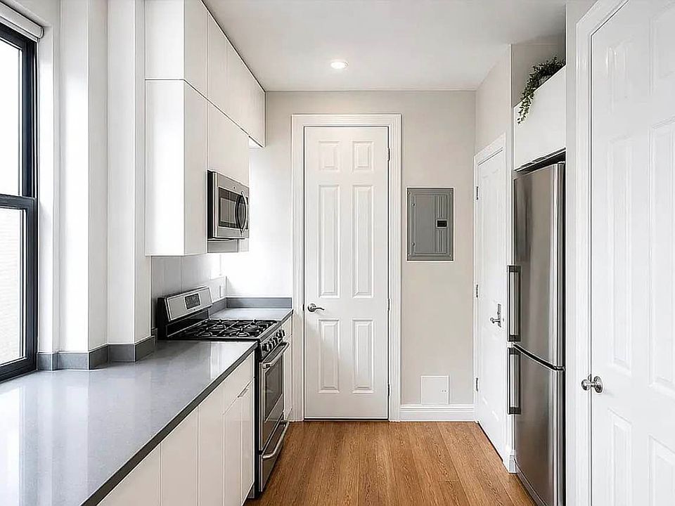 2nd image of 252 Mott St #24