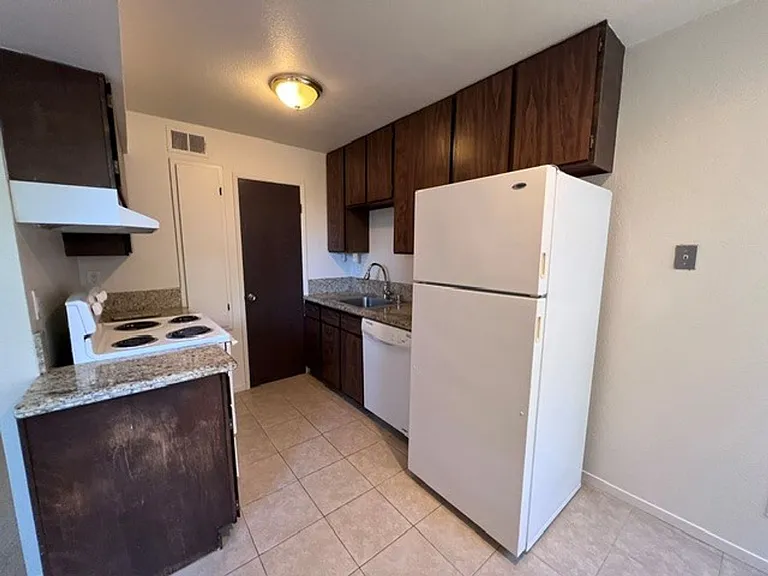 6060 Gloria Dr #1 — Photo 4