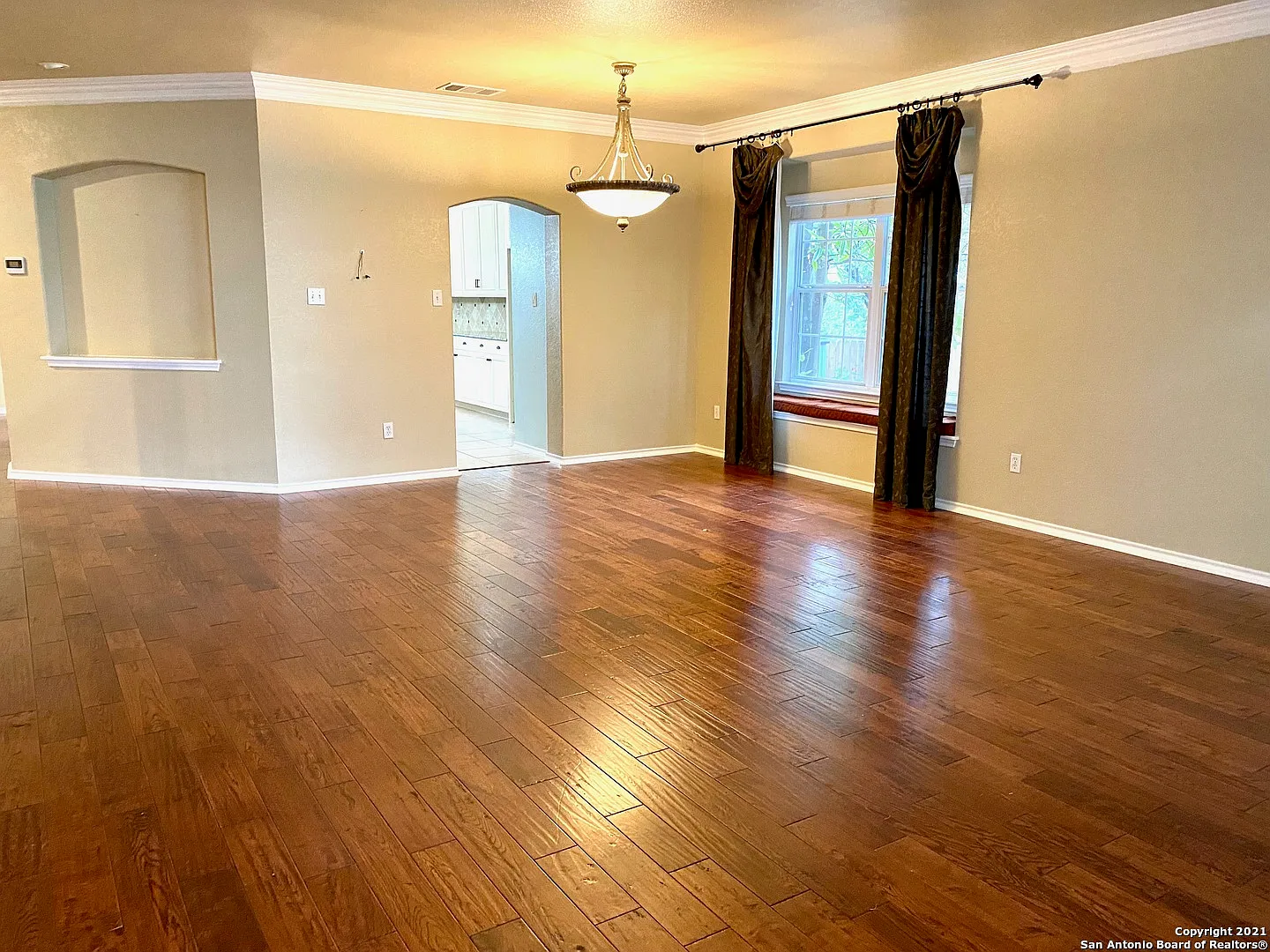 4 bed, 2.5 bath, 3449 sqft, $3,000 — Photo 3