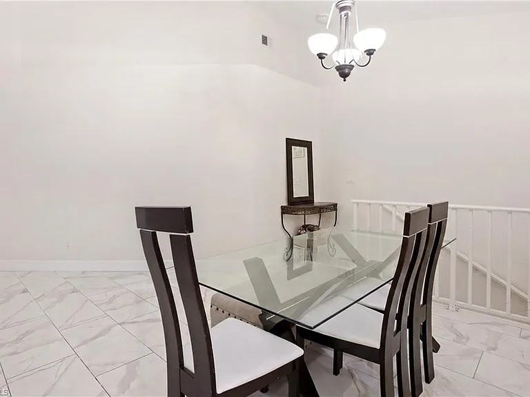 505 Windsor Sq #201 — Photo 23