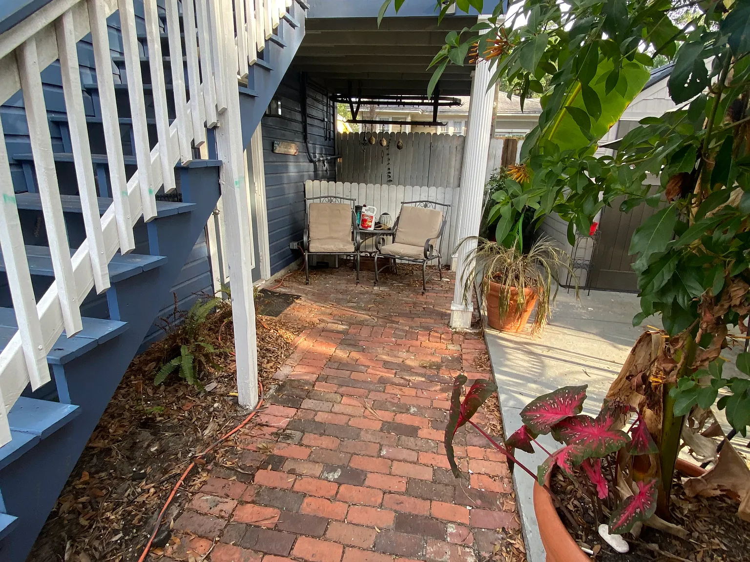 803 E James St — Photo 2