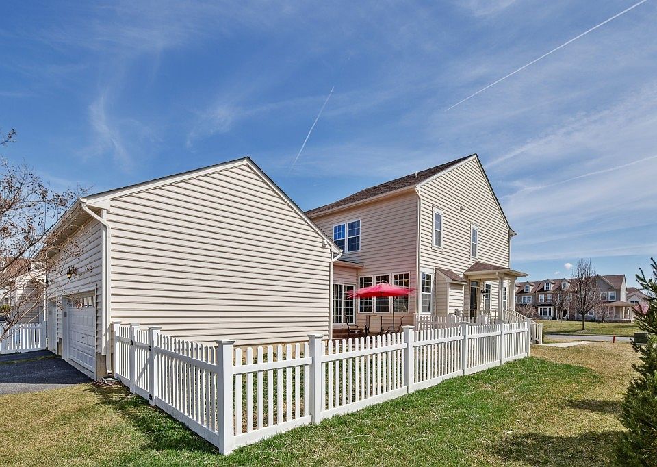 1st image of 1821 N Pollock Way