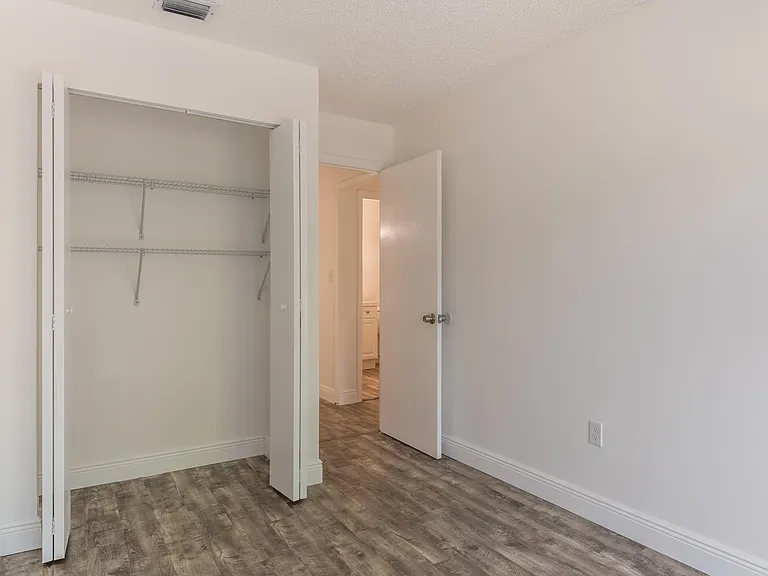 5847 S 37th St — Photo 11