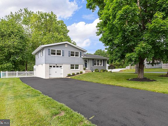 2nd image of 282 Hessian Ave