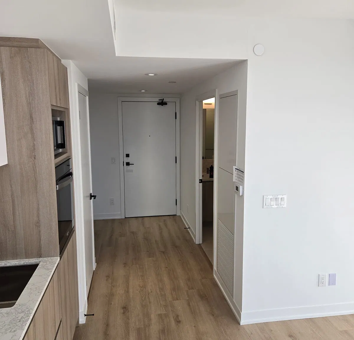 Studio, 320 sqft, $1,800 — Photo 4