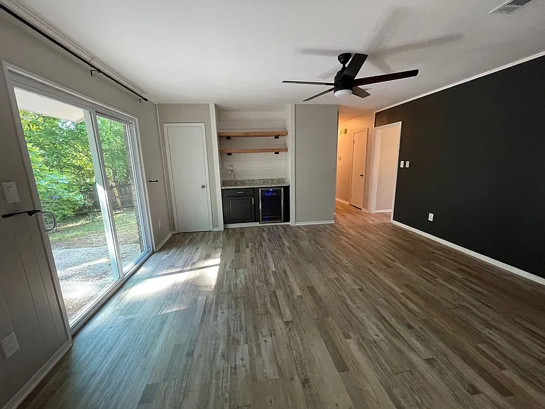 4615 Gladstone Dr — Photo 16