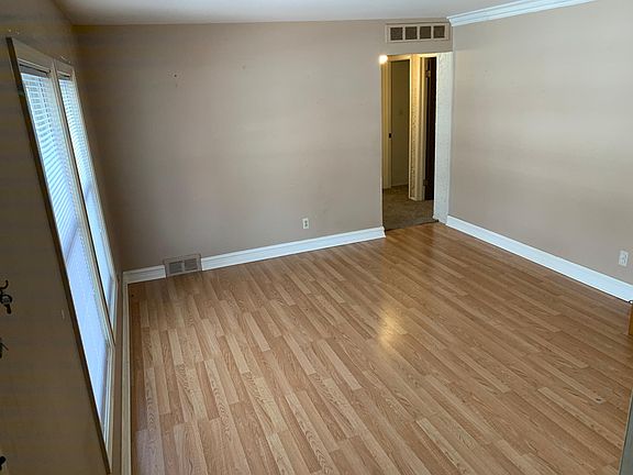 5th image of 22247 Logue Ave