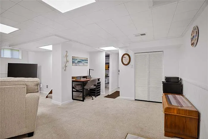 941 Logan Rd — Photo 18