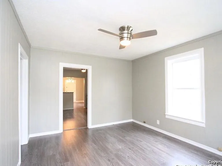 211 Regent — Photo 4