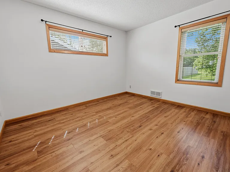 212 E Minnesota St — Photo 5