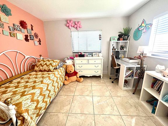 4th image of 932 Evergreen Dr