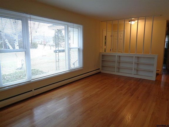 3rd image of 8 Deerwood Dr