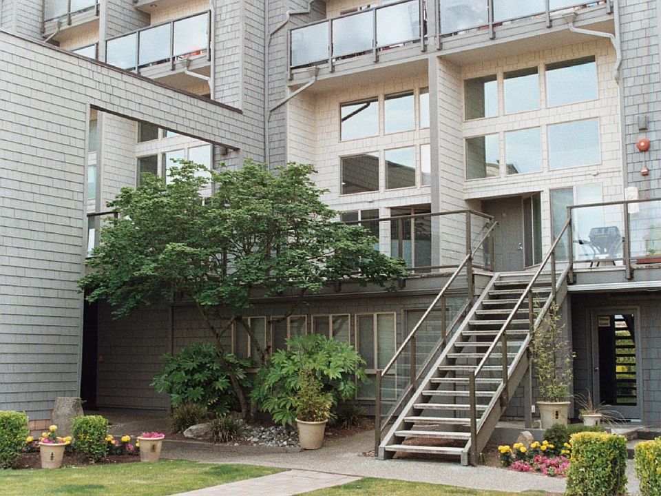 exterior of building (current construction due to end by end