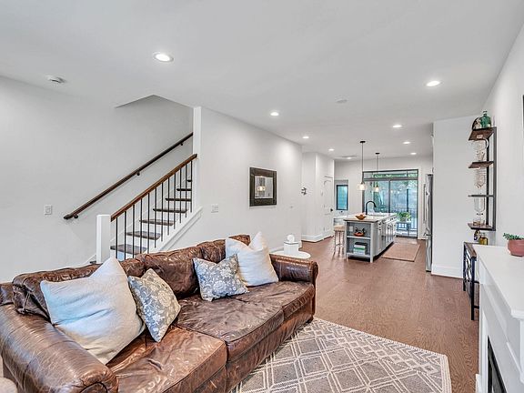 4th image of 21 Conwell St