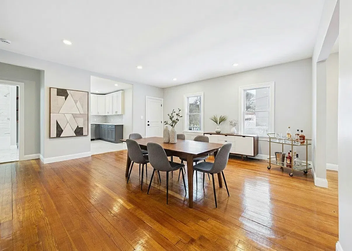 542 King Philip St — Photo 4