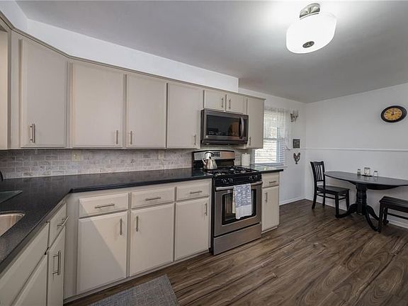 3rd image of 4171 Maple Dr