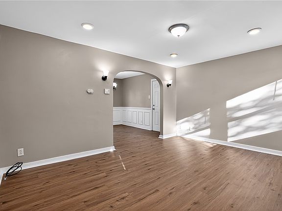 14th image of 300 McCutcheon Ln