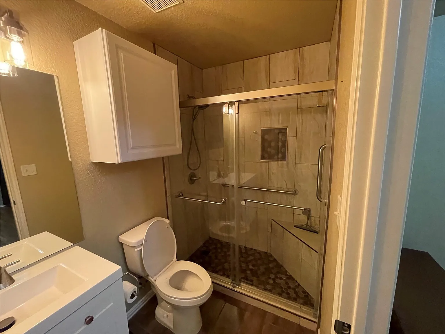2 bed, 2.0 bath, 1095 sqft, $1,700 — Photo 3