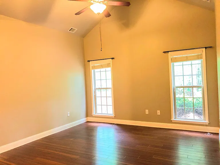 1121 Livingston Trl — Photo 13