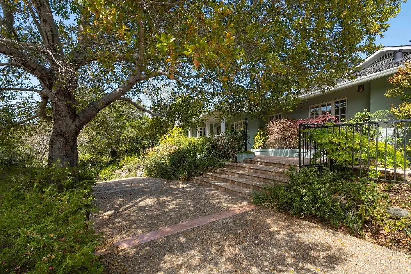 55 Rockridge Rd photo 1