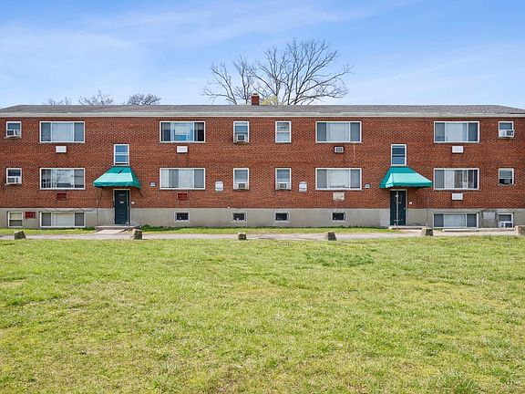 3rd image of 3048 Gilbert Ave
