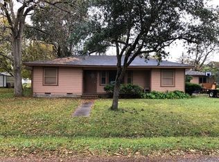 704 College St, El Campo, TX 77437