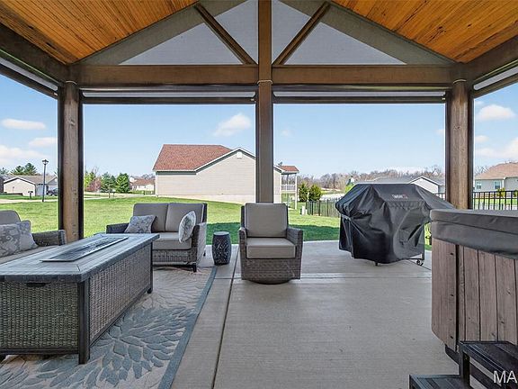 2nd image of 401 Shady River Dr