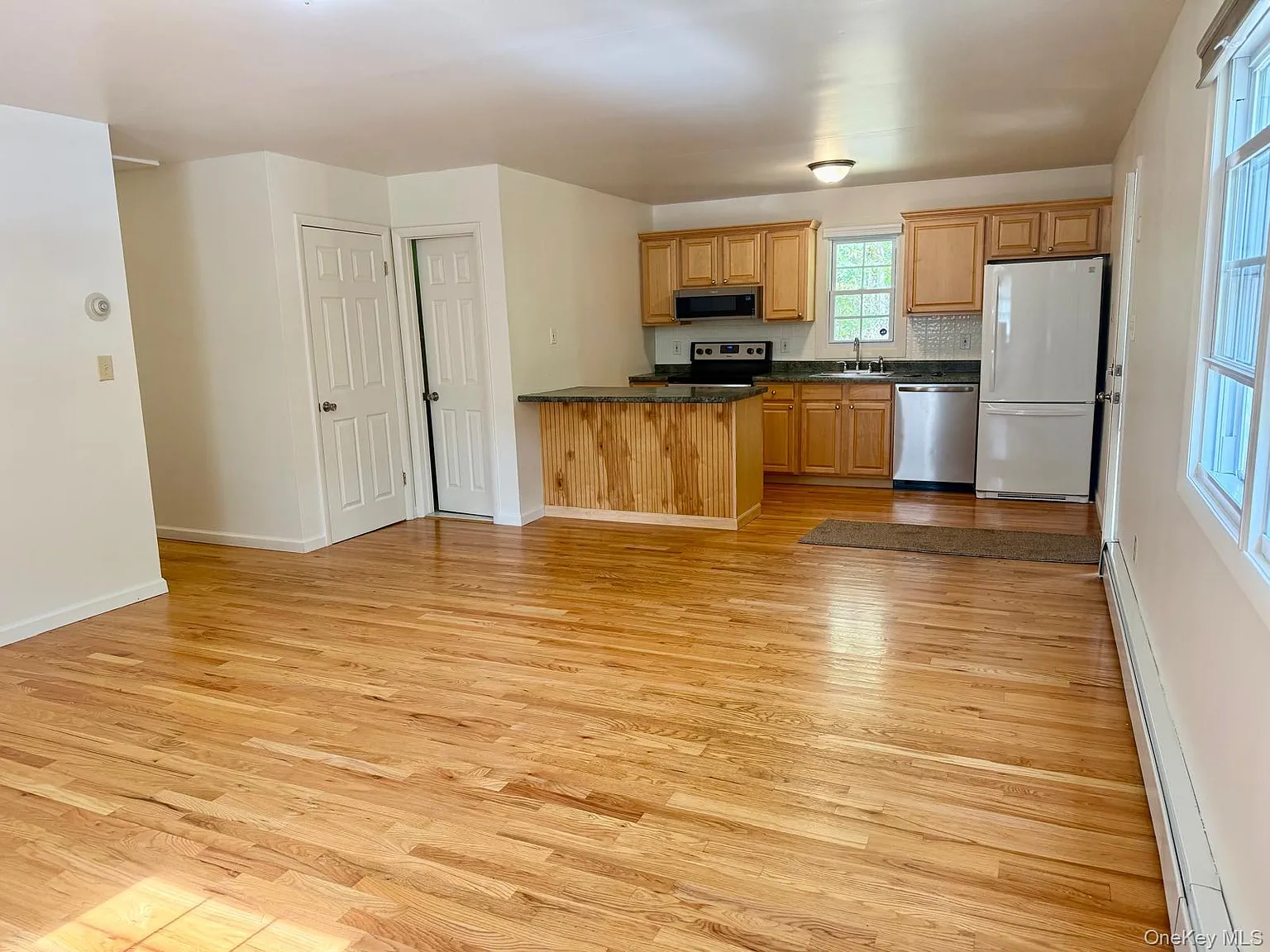 2 bed, 1.0 bath, 1064 sqft, $2,400 — Photo 4