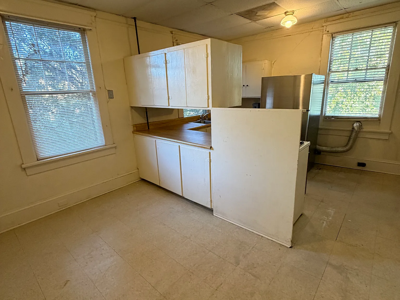 2 bed, 1300 sqft, $950 — Photo 3
