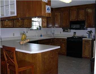 4th image of 7551 Tippin Ave