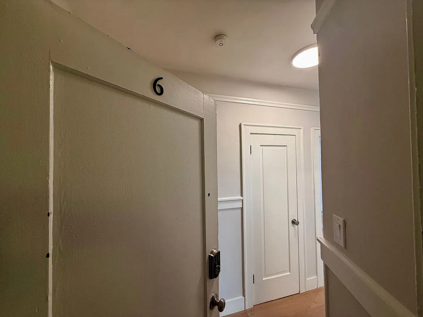 Renovated Nob Hill 1BR w/ In-Unit Laundry! — Photo 2