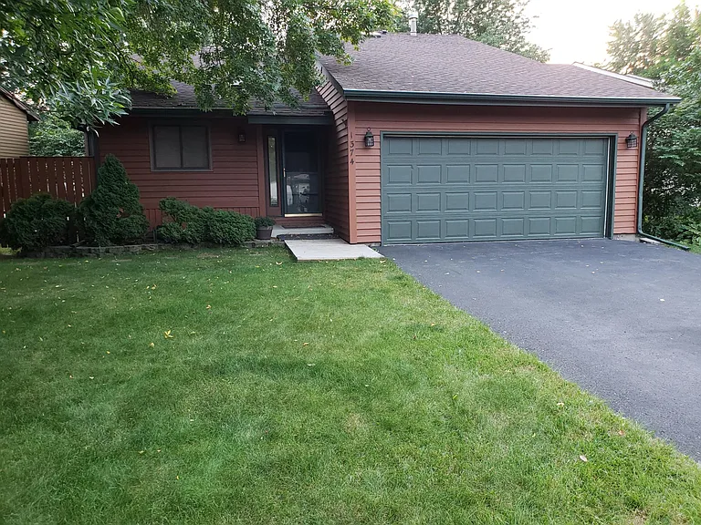 1374 Knoll Dr — Photo 1