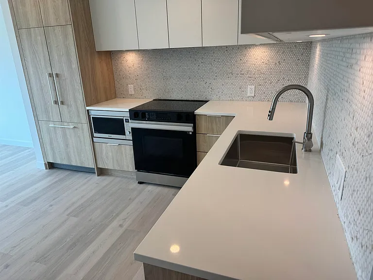 1616 Lloyd Ave #30 — Photo 2