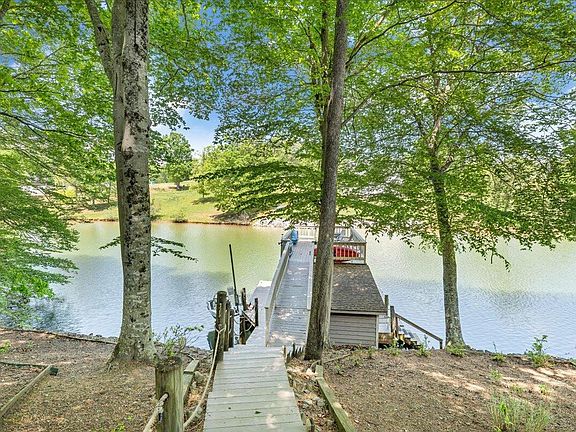 3rd image of 208 Buck Run Dr