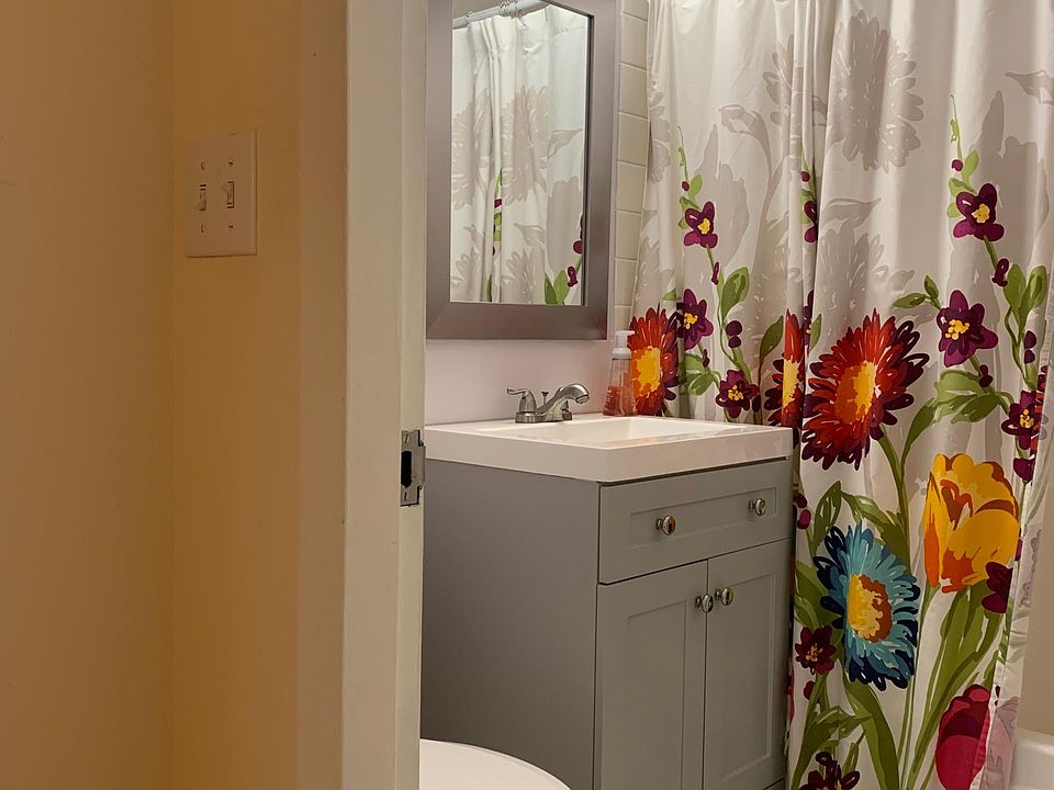 Bathroom - view 1.