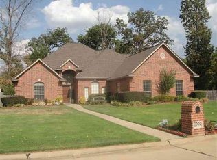 6902 Manor Crest Dr, Texarkana, AR 71854