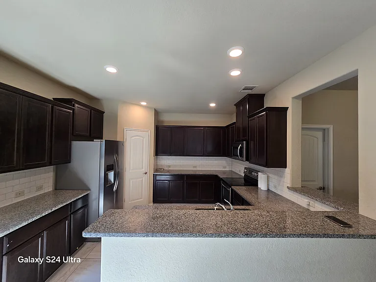 9921 Prairie Dog Ln — Photo 3