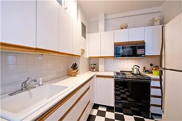 Sold by Isaacs Ganz Real Estate | media 19