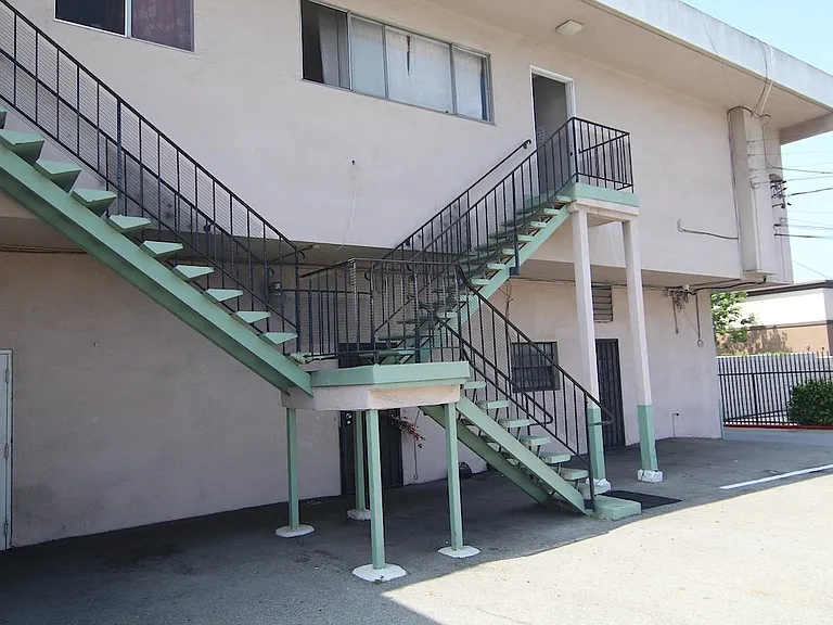 3247 W Century Blvd #8 — Photo 26