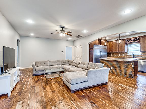 2712 Merida | Duplex near TCU | Open-Concept kitchen with island and stainless steel appliances