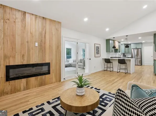 1869 Hebron Hills Dr, Tucker, GA 30084