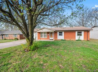 1013 S Choctaw Pl, Claremore, OK 74017