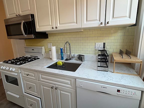 4th image of 40 Grove St