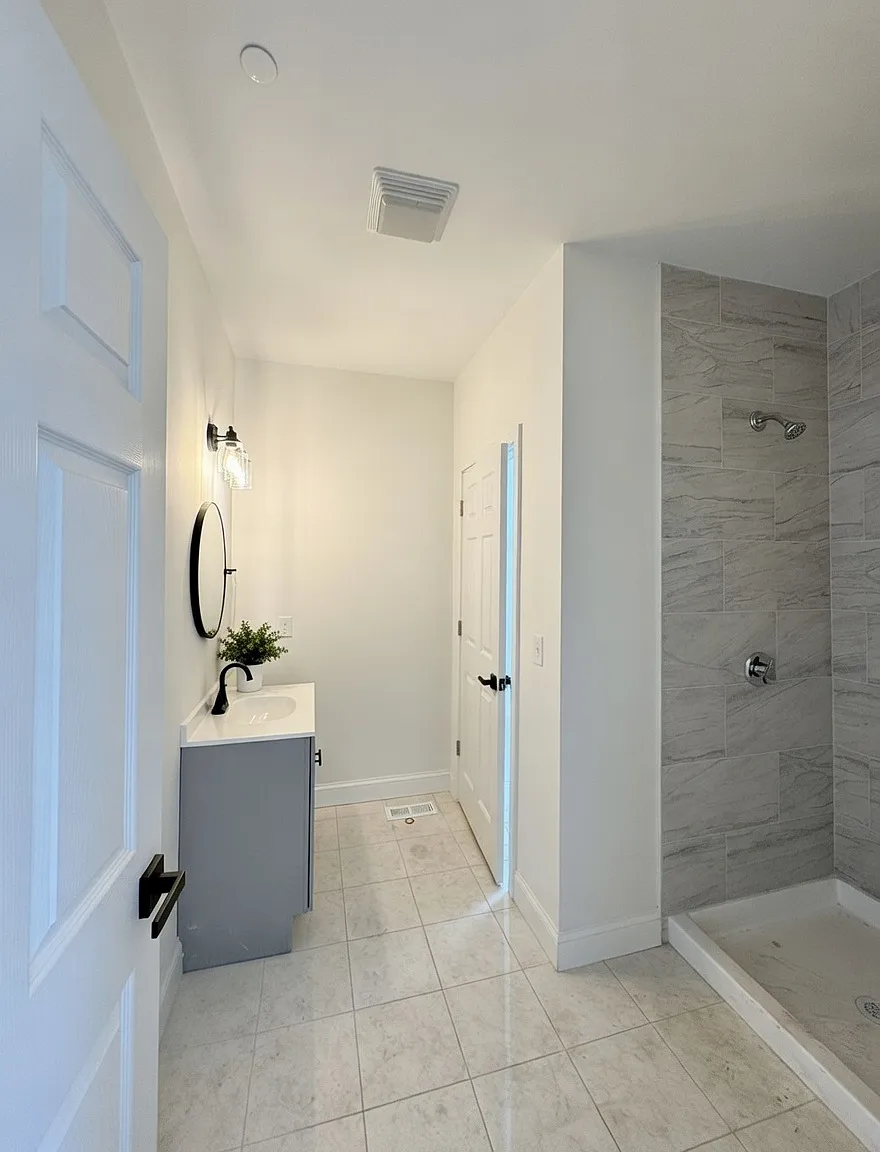 3 bed, 1200 sqft, $2,500 — Photo 4