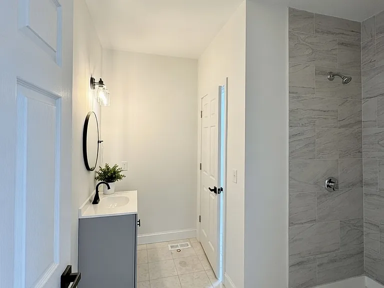 605 Millbury St #1L — Photo 4