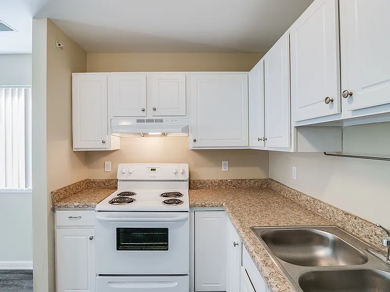 1306 E Miller Road 6114 Beechfield Dr — Photo 14